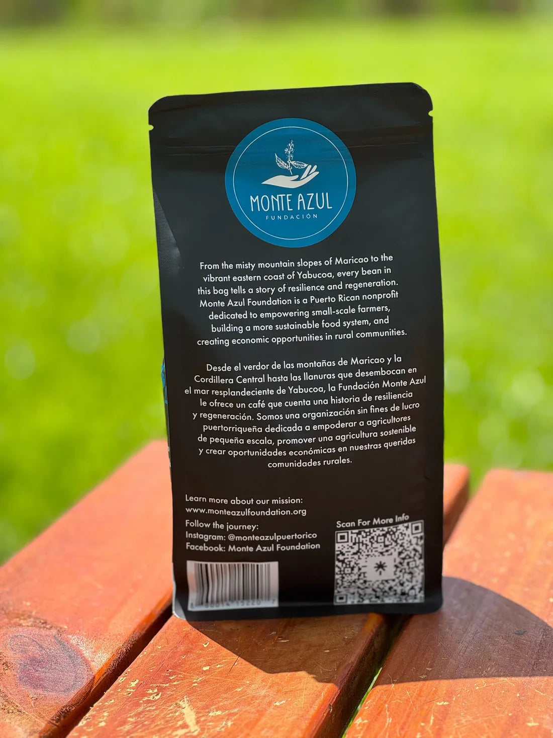 Back of the Monte Azul Fundación coffee bag with its bilingual Maricao-to-Yabucoa story and the foundation logo